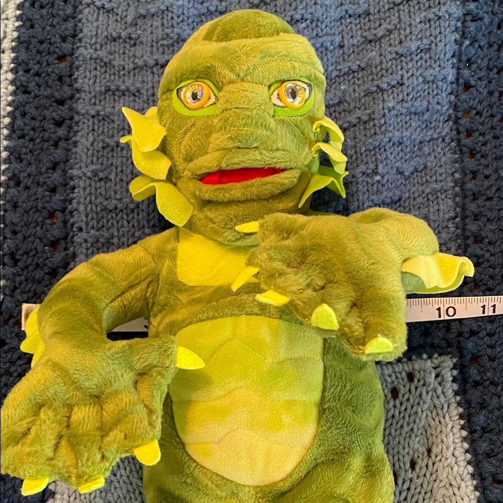 Creature From The Black Lagoon! 16” EUC. Two-toned Green Plush - Picture 4 of 8